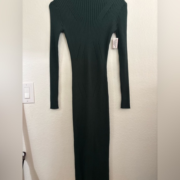 Elegant Green Ribbed Knit Dress - Picture 4 of 6